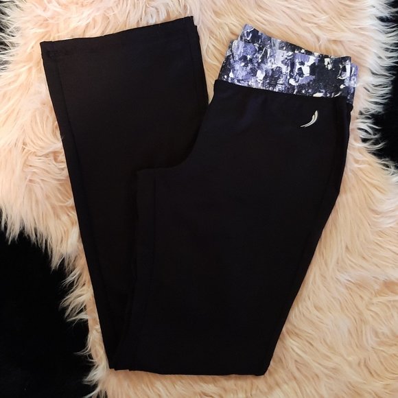 2 pairs of athletic pants - Bundle 3 listings for $15 - Picture 2 of 5